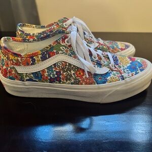 Women’s Vans size 7